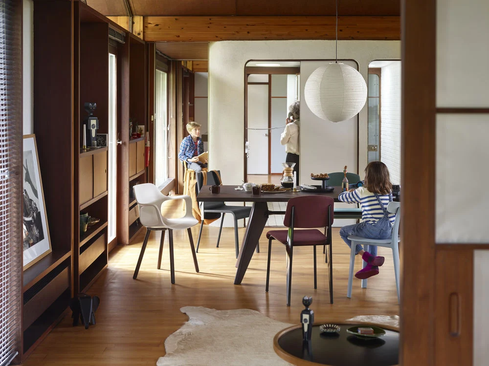 Vitra HAL eetkamerstoel met armleuning Orange eiken naturel