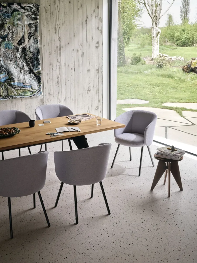Vitra Mikado eetkamerstoel met arm Dumet Pale Blue Emerald gepoedercoat mint