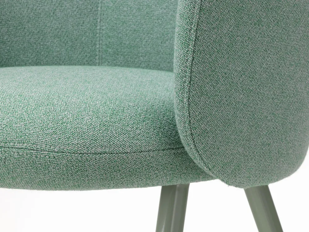 Vitra Mikado eetkamerstoel met arm Dumet Pale Blue Emerald gepoedercoat mint