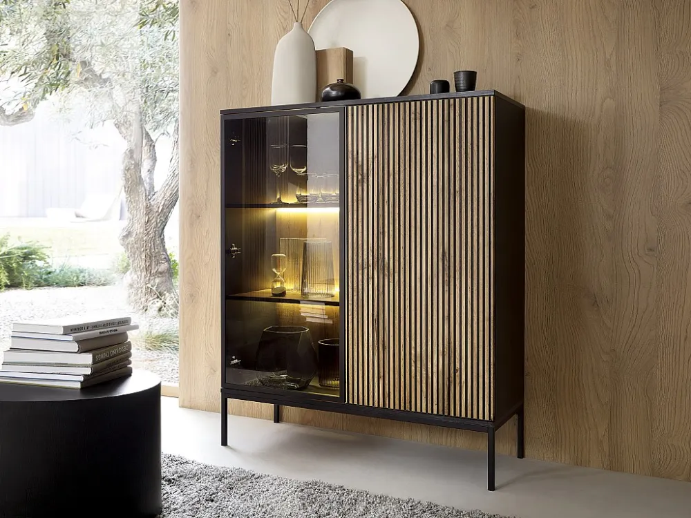 Vitrinekast met 2 deurtjes met ledverlichting van mdf en gerookt glas - Zwart en naturel - OVILA